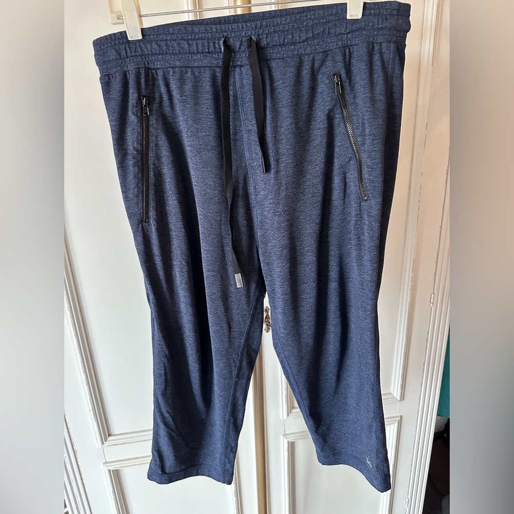 ALO Yoga Men's Navy Drawstring Capri Joggers with Zip Pockets